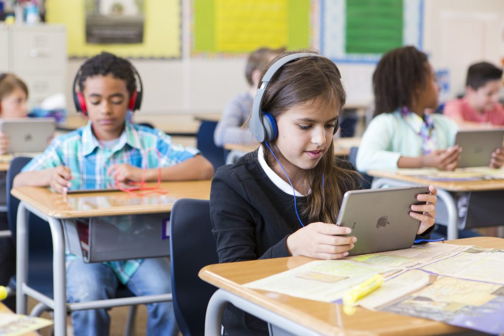 Students using Studies Weekly online
