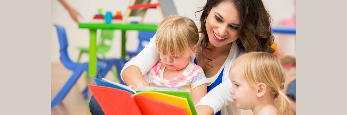 Teacher-Reading-Aloud-to-Students teacher reading aloud