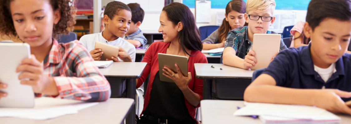 Tech_in_the_classroom-1024×538 Studies weekly teacher using tablets in classroom